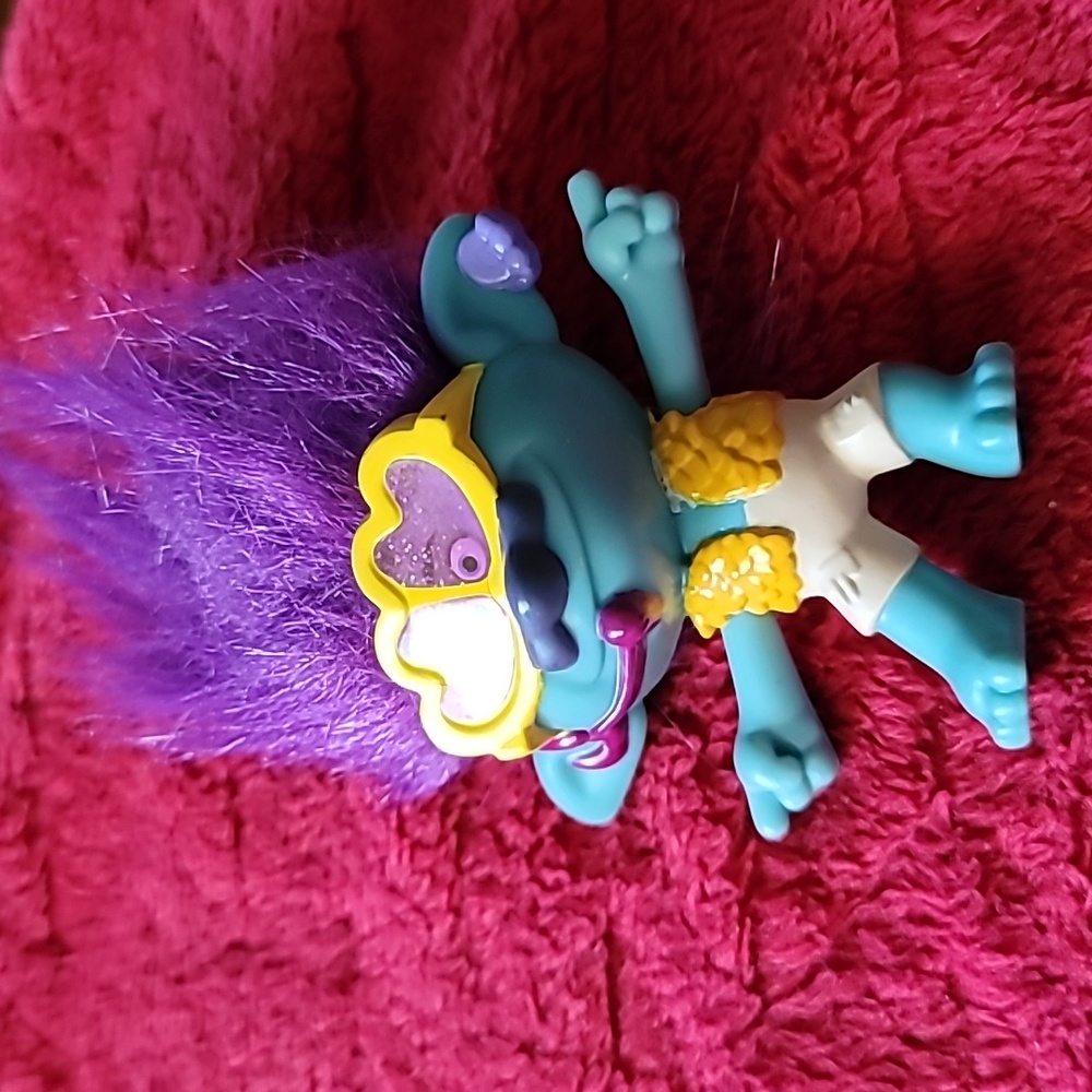 2020 McDonald's Trolls World Tour Party Branch, Blue And Yellow 5 1/2" Tall